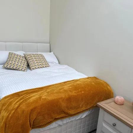 1 Quay Relaxing 3 Bedroom On Sea-front *